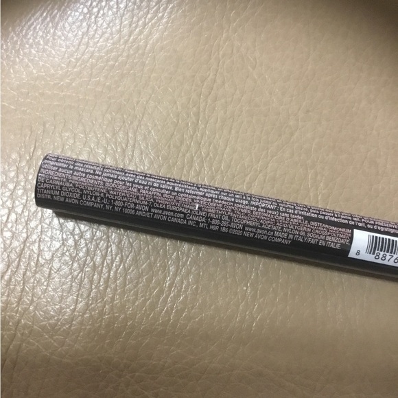 AVON Love At First Lash Waterproof mascara blackest black - Picture 8 of 11